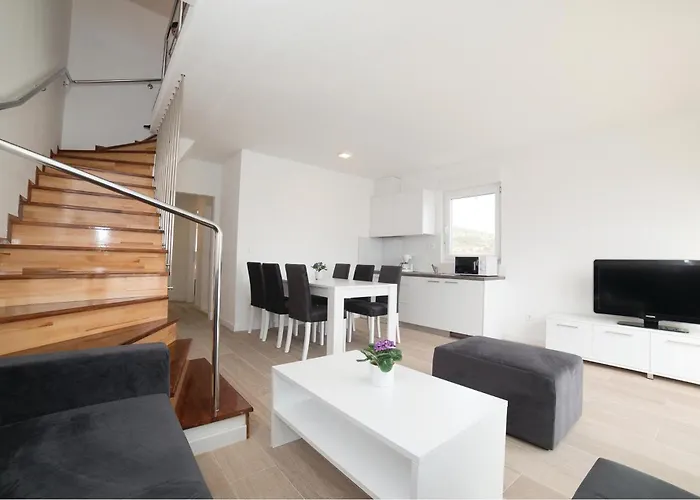 Apartment Three-bedroom In