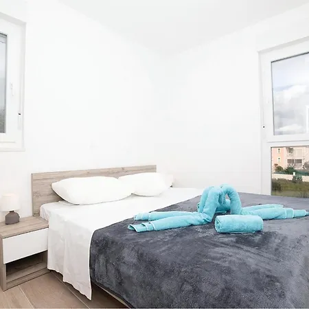 Awesome Apartment In Trogir With Wifi *