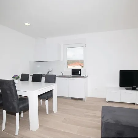 公寓 Awesome Apartment In Trogir With Wifi 特罗吉尔